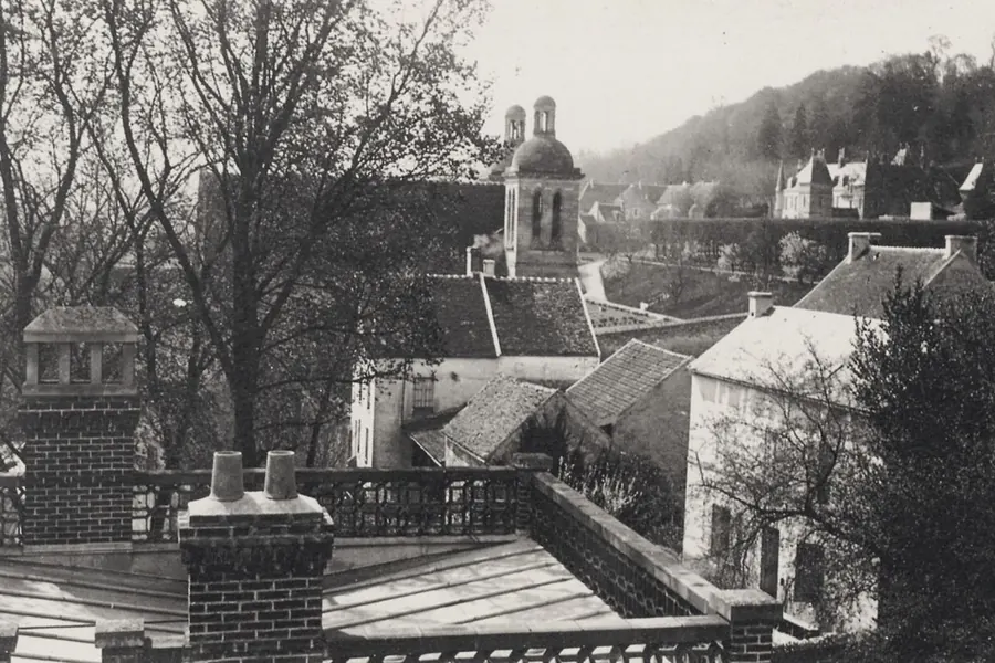 Vue historique de Médan depuis la propriété d’Émile Zola